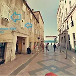 U Srcu Grada - Ilicev Prolaz *
